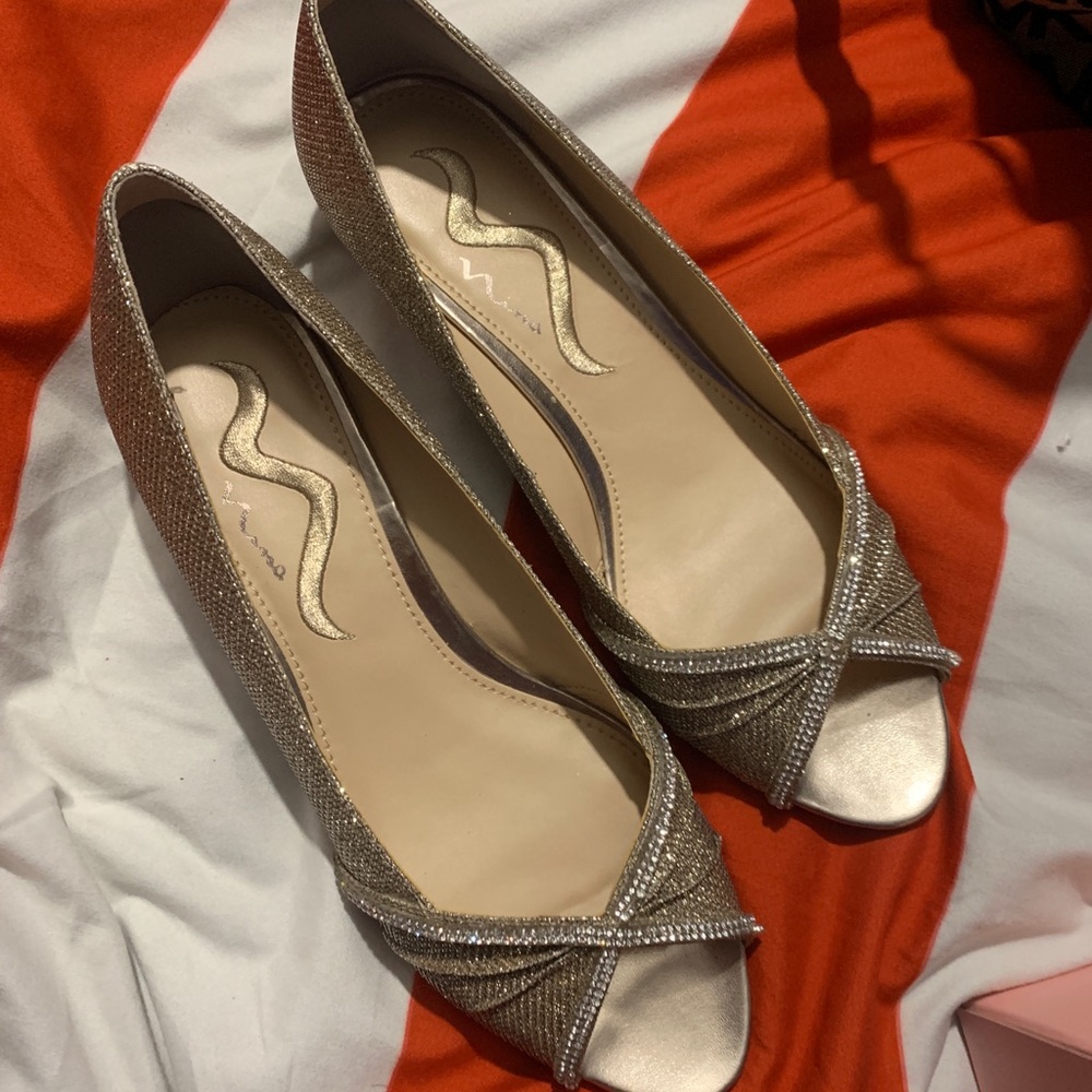 Brand new Nina mini heels !!